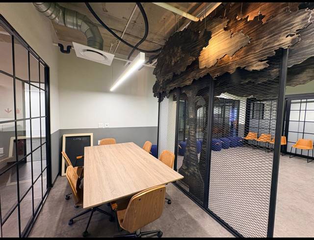 428M² OFFICE TO LET IN MAGALIESSIG